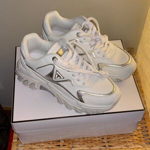 Guess Women's Sneakers in White and Silver